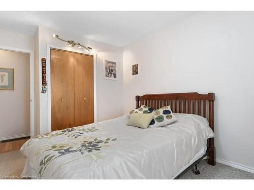 2592 Lakeshore Road, Dunnville, ON - Indoor Photo Showing Bedroom