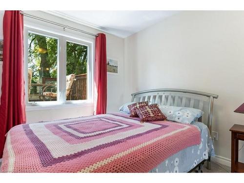 2592 Lakeshore Road, Dunnville, ON - Indoor Photo Showing Bedroom