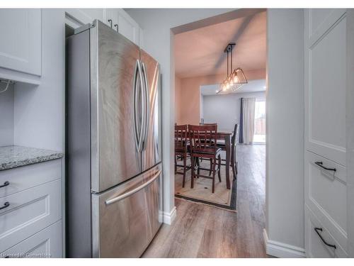 15-149 St Catharines Street, Smithville, ON - Indoor Photo Showing Kitchen