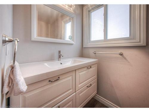 15-149 St Catharines Street, Smithville, ON - Indoor Photo Showing Bathroom