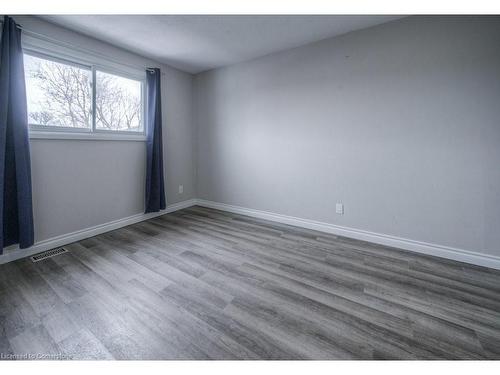 15-149 St Catharines Street, Smithville, ON - Indoor Photo Showing Other Room