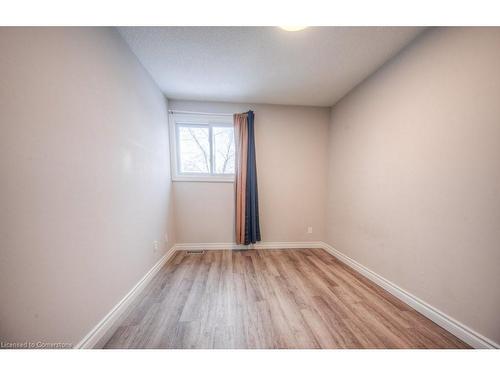 15-149 St Catharines Street, Smithville, ON - Indoor Photo Showing Other Room