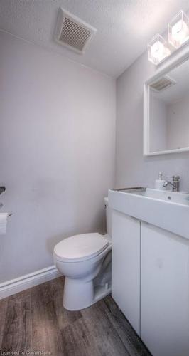 15-149 St Catharines Street, Smithville, ON - Indoor Photo Showing Bathroom