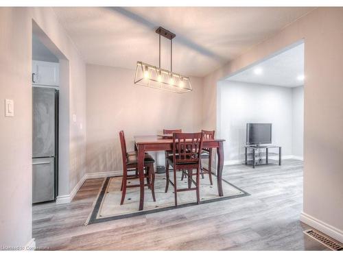 15-149 St Catharines Street, Smithville, ON - Indoor Photo Showing Dining Room