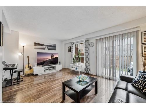 23-3460 South Millway, Mississauga, ON - Indoor Photo Showing Living Room