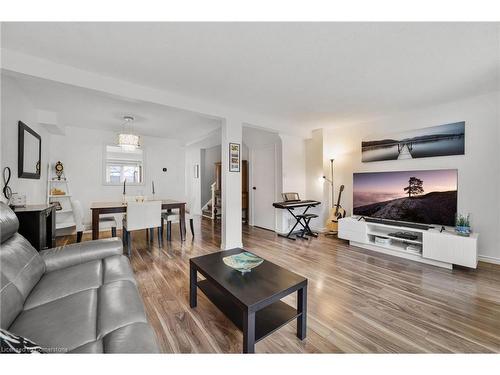 23-3460 South Millway, Mississauga, ON - Indoor Photo Showing Living Room