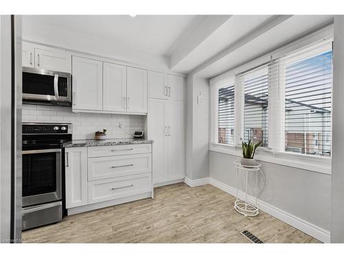 23-3460 South Millway, Mississauga, ON - Indoor Photo Showing Kitchen