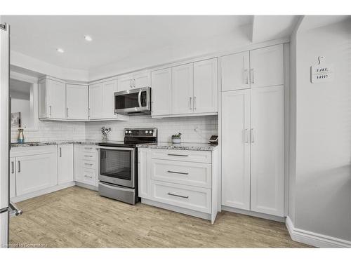 23-3460 South Millway, Mississauga, ON - Indoor Photo Showing Kitchen