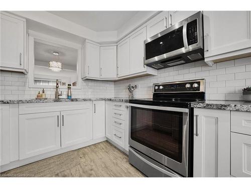 23-3460 South Millway, Mississauga, ON - Indoor Photo Showing Kitchen With Upgraded Kitchen