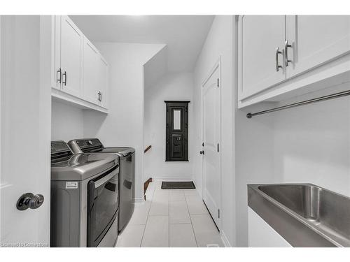 11 Taishan Place, Waterford, ON - Indoor Photo Showing Laundry Room