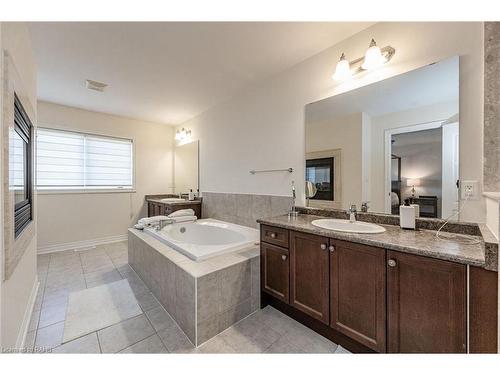 2453 Village Common, Oakville, ON - Indoor Photo Showing Bathroom