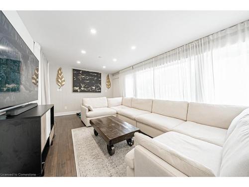 704 Old Dundas Road, Hamilton, ON - Indoor Photo Showing Living Room