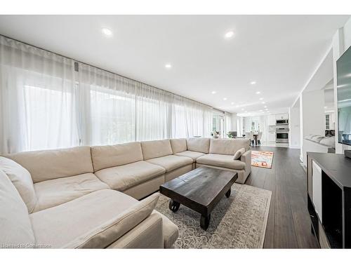 704 Old Dundas Road, Hamilton, ON - Indoor Photo Showing Living Room