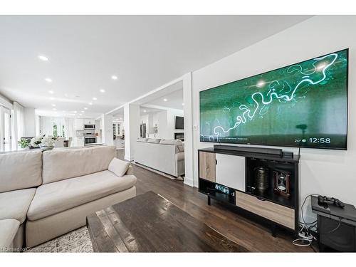 704 Old Dundas Road, Hamilton, ON - Indoor Photo Showing Living Room