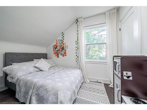 704 Old Dundas Road, Hamilton, ON - Indoor Photo Showing Bedroom