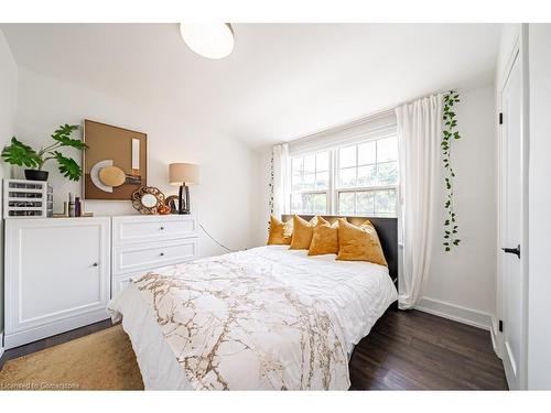 704 Old Dundas Road, Hamilton, ON - Indoor Photo Showing Bedroom