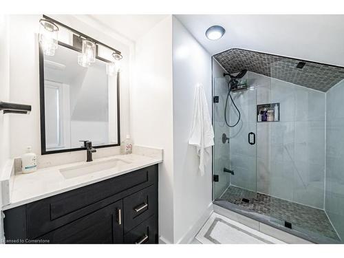 704 Old Dundas Road, Hamilton, ON - Indoor Photo Showing Bathroom