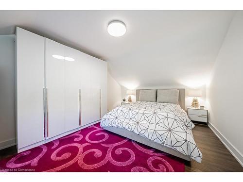 704 Old Dundas Road, Hamilton, ON - Indoor Photo Showing Bedroom