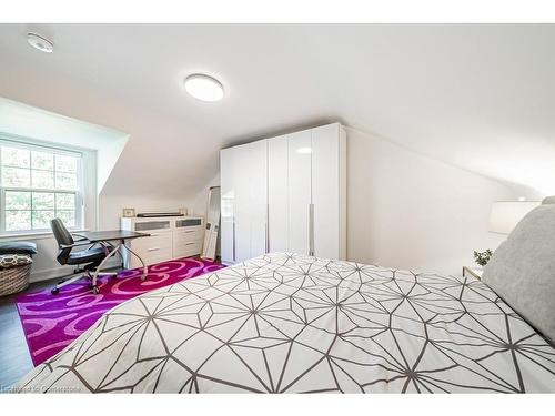 704 Old Dundas Road, Hamilton, ON - Indoor Photo Showing Bedroom