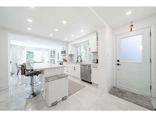 704 Old Dundas Road, Hamilton, ON - Indoor Photo Showing Kitchen