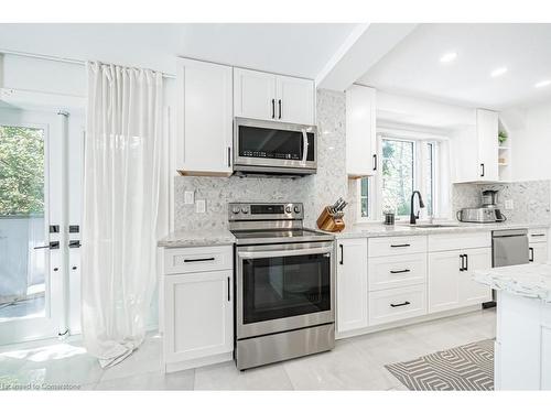 704 Old Dundas Road, Hamilton, ON - Indoor Photo Showing Kitchen With Upgraded Kitchen