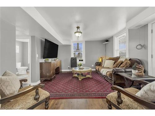 898 Port Maitland Road, Port Maitland, ON - Indoor Photo Showing Living Room