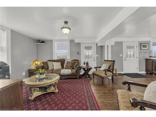 898 Port Maitland Road, Port Maitland, ON - Indoor Photo Showing Living Room