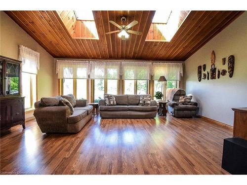 290 Richert Road, Haldimand County, ON - Indoor Photo Showing Living Room