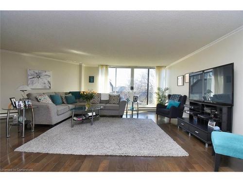 Ph3-150 Wilson Street W, Ancaster, ON - Indoor Photo Showing Living Room