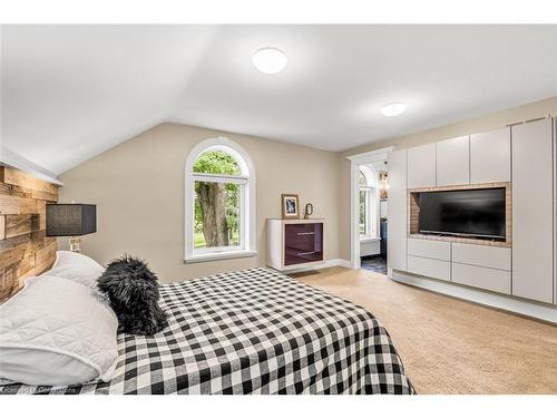 1399 Safari Road, Flamborough, ON - Indoor Photo Showing Bedroom