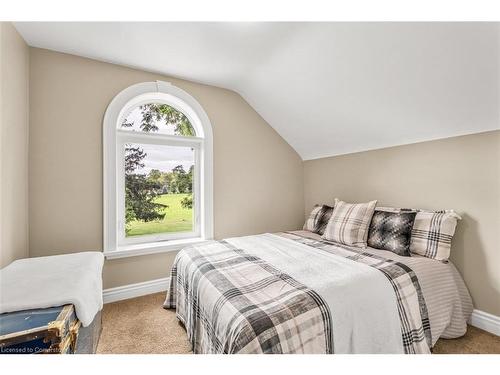 1399 Safari Road, Flamborough, ON - Indoor Photo Showing Bedroom