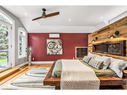 1399 Safari Road, Flamborough, ON - Indoor Photo Showing Bedroom