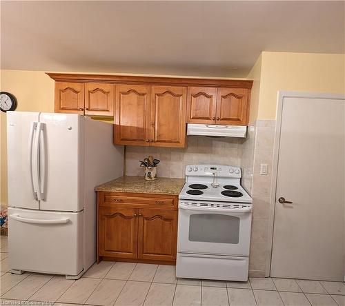 6751 Demetre Crescent, Niagara Falls, ON - Indoor Photo Showing Kitchen