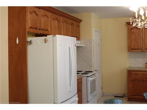 6751 Demetre Crescent, Niagara Falls, ON - Indoor Photo Showing Kitchen