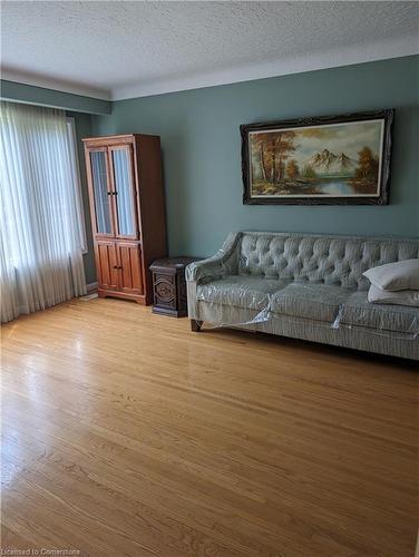 6751 Demetre Crescent, Niagara Falls, ON - Indoor Photo Showing Living Room