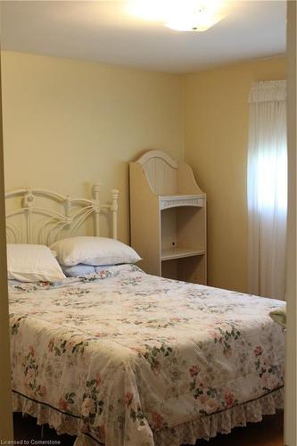 6751 Demetre Crescent, Niagara Falls, ON - Indoor Photo Showing Bedroom