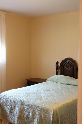 6751 Demetre Crescent, Niagara Falls, ON - Indoor Photo Showing Bedroom