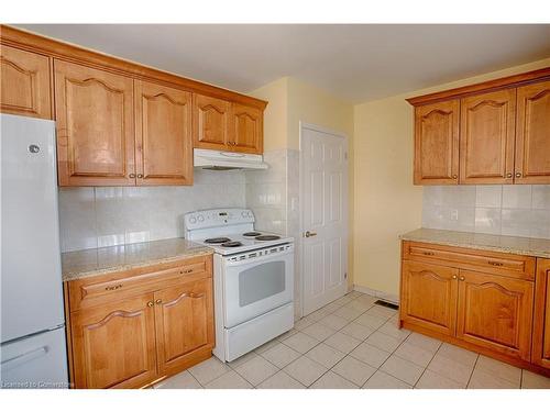 6751 Demetre Crescent, Niagara Falls, ON - Indoor Photo Showing Kitchen