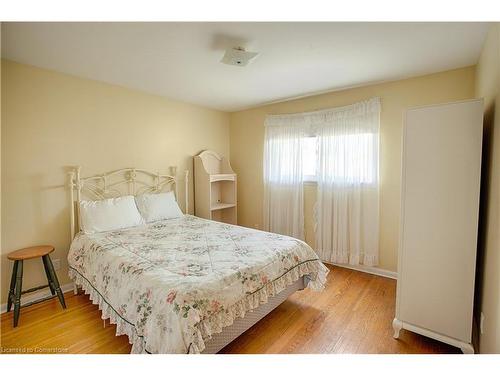 6751 Demetre Crescent, Niagara Falls, ON - Indoor Photo Showing Bedroom