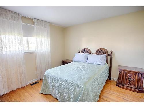 6751 Demetre Crescent, Niagara Falls, ON - Indoor Photo Showing Bedroom