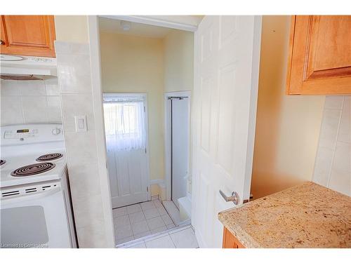 6751 Demetre Crescent, Niagara Falls, ON - Indoor Photo Showing Kitchen