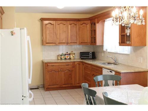 6751 Demetre Crescent, Niagara Falls, ON - Indoor Photo Showing Kitchen With Double Sink