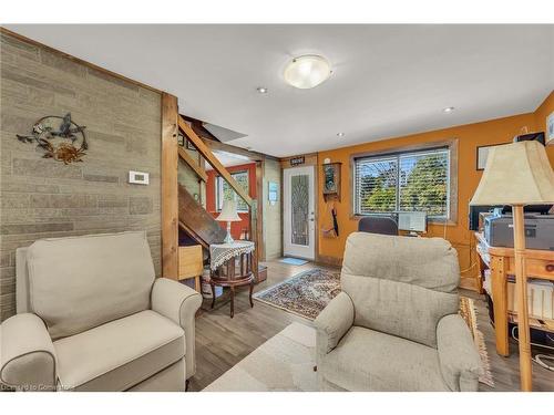 35 Canal Bank Road, Port Colborne, ON - Indoor Photo Showing Living Room