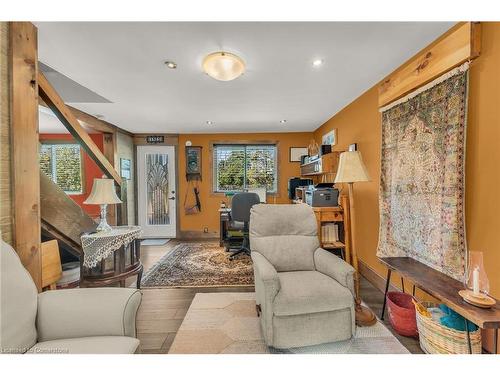 35 Canal Bank Road, Port Colborne, ON - Indoor Photo Showing Living Room