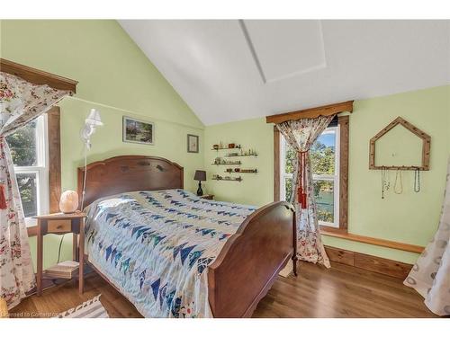 35 Canal Bank Road, Port Colborne, ON - Indoor Photo Showing Bedroom