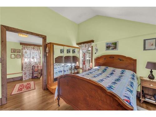 35 Canal Bank Road, Port Colborne, ON - Indoor Photo Showing Bedroom