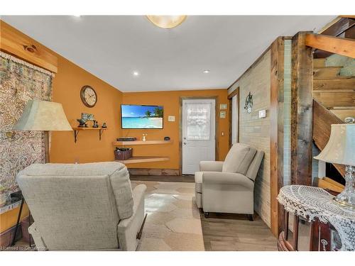 35 Canal Bank Road, Port Colborne, ON - Indoor Photo Showing Living Room