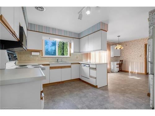 3762-3766 Greenlane Road, Lincoln, ON - Indoor Photo Showing Kitchen