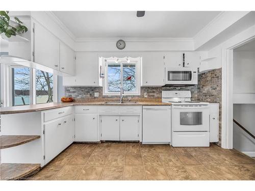 3542 Fifteenth Street, Lincoln, ON - Indoor Photo Showing Kitchen