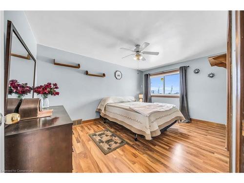 3542 Fifteenth Street, Lincoln, ON - Indoor Photo Showing Bedroom